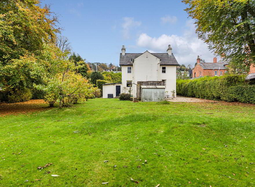 33 Demesne Road, Holywood, BT18 9NB