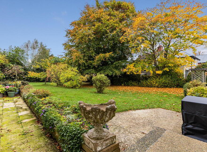 33 Demesne Road, Holywood, BT18 9NB