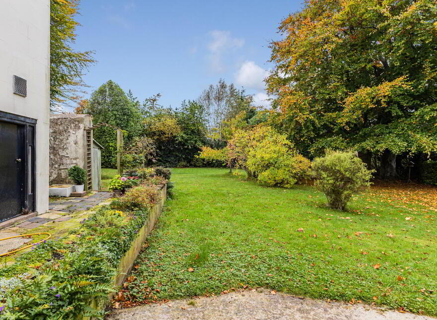 33 Demesne Road, Holywood, BT18 9NB