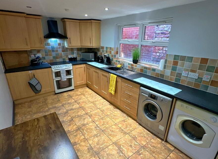 Melrose St, Belfast, BT9 7DN
