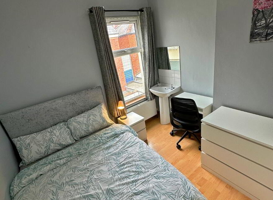 Haywood Ave, Belfast, BT7 3EU