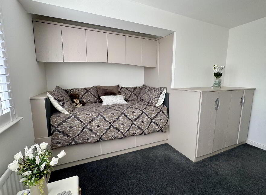 8 Meadow Dale, Jordanstown, Newtownabbey, BT37 0UT