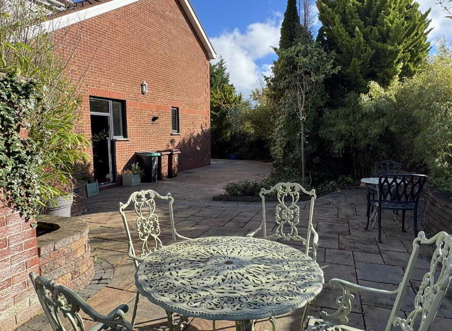 8 Meadow Dale, Jordanstown, Newtownabbey, BT37 0UT