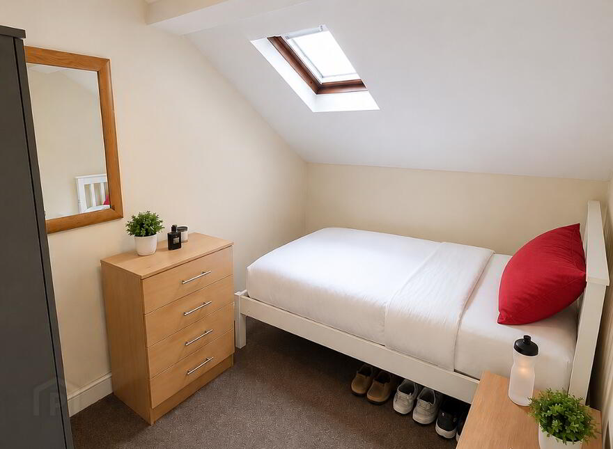 Room's To Let, 68 Tates Avenue, July Start Date, Belfast, BT9 7BY