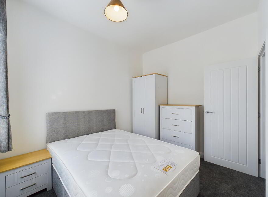 204 Donegall Road, Belfast, BT12 5NE