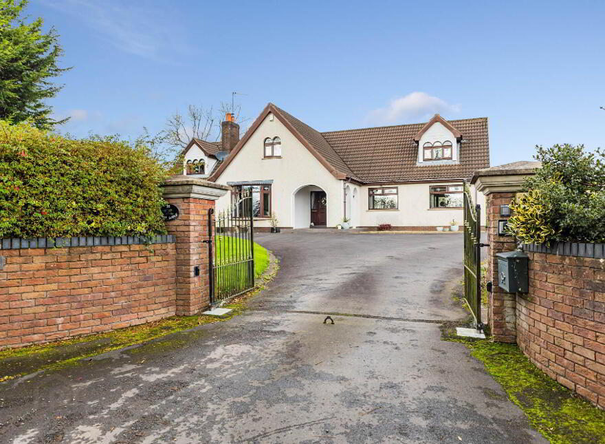 Holly Lodge, 26 Beanstown Road, Lisburn, BT28 3QS