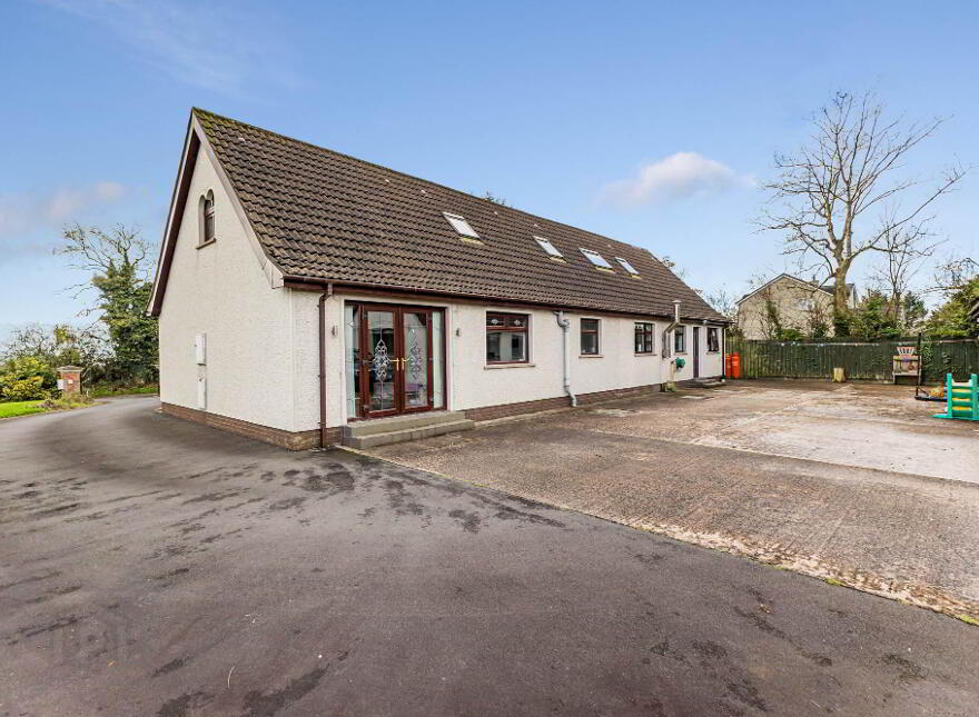 Holly Lodge, 26 Beanstown Road, Lisburn, BT28 3QS