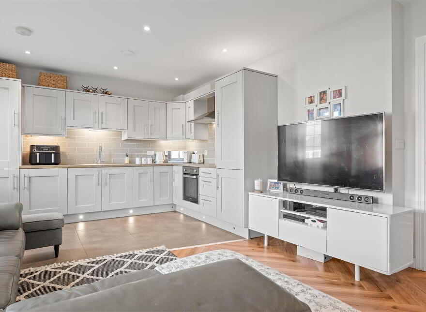 Apt 3, 2 Loughan Hall, Dundonald, Belfast, BT16 2FP