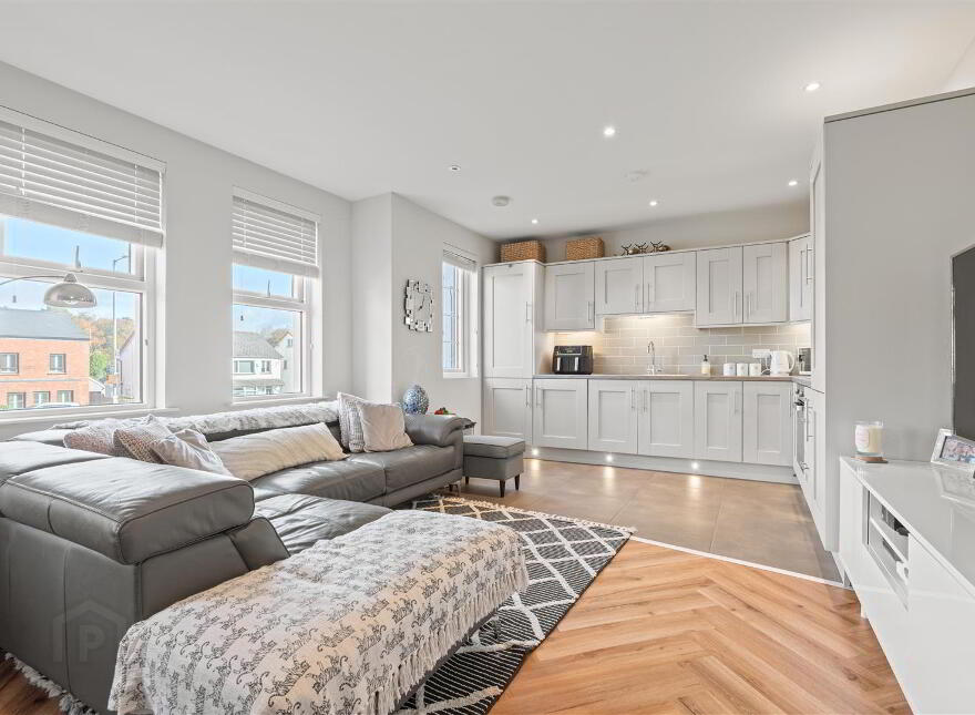 Apt 3, 2 Loughan Hall, Dundonald, Belfast, BT16 2FP