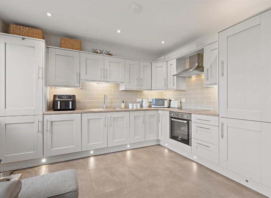 Apt 3, 2 Loughan Hall, Dundonald, Belfast, BT16 2FP