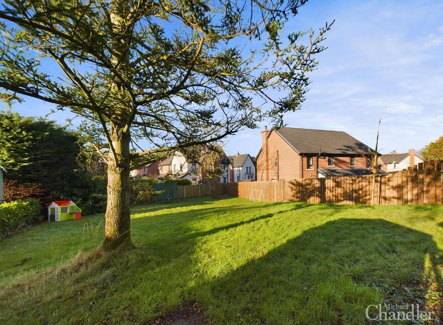19 Glennor Crescent, Carryduff, Belfast, BT8 8HW