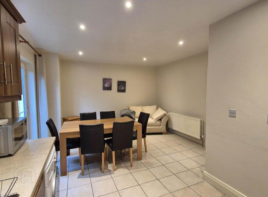 90 The Green, Letterkenny, F92EE78