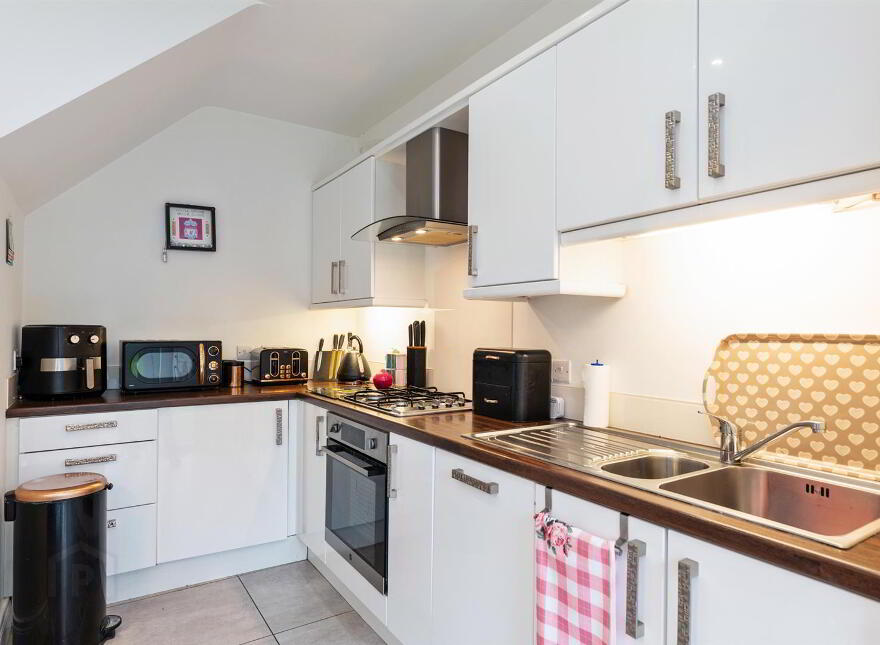23 Millmount Village Square, Dundonald, Belfast, BT16 1YX