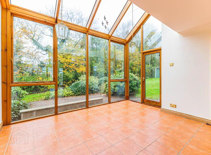 57 Lough Road, Lisburn, BT27 6TS