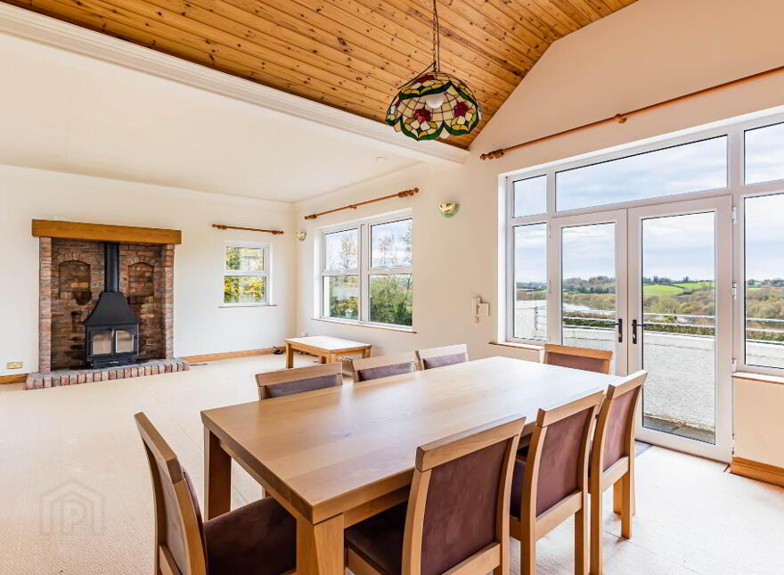 57 Lough Road, Lisburn, BT27 6TS