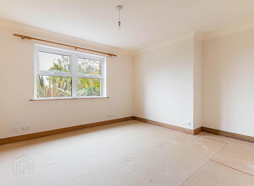 57 Lough Road, Lisburn, BT27 6TS