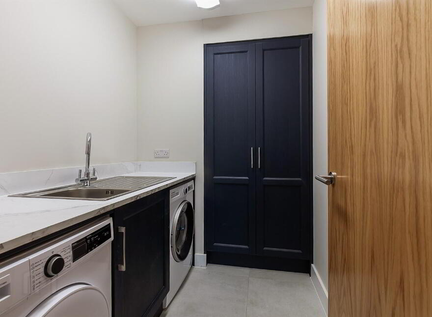 Apt 6, 10 Kings Hall Lane, Balmoral Avenue, Belfast, BT9 9PS
