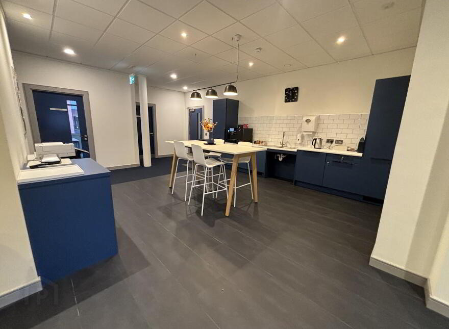 HQ Serviced Offices, Weavers Business Park, Belfast, BT12 5GH