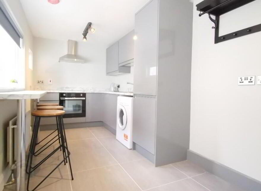 Room 1, 93 Bloomfield Avenue, Belfast, BT5 5AB