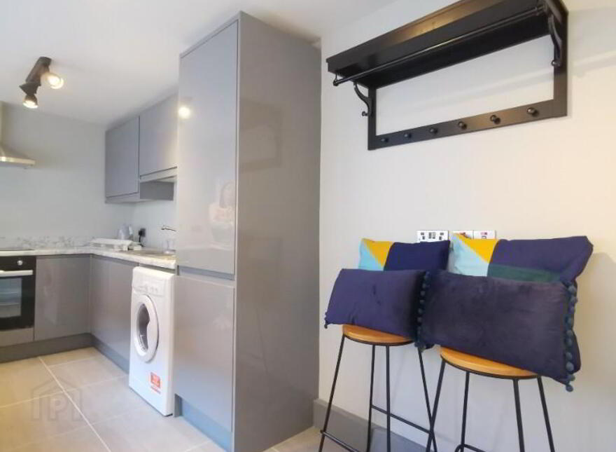 Room 1, 93 Bloomfield Avenue, Belfast, BT5 5AB