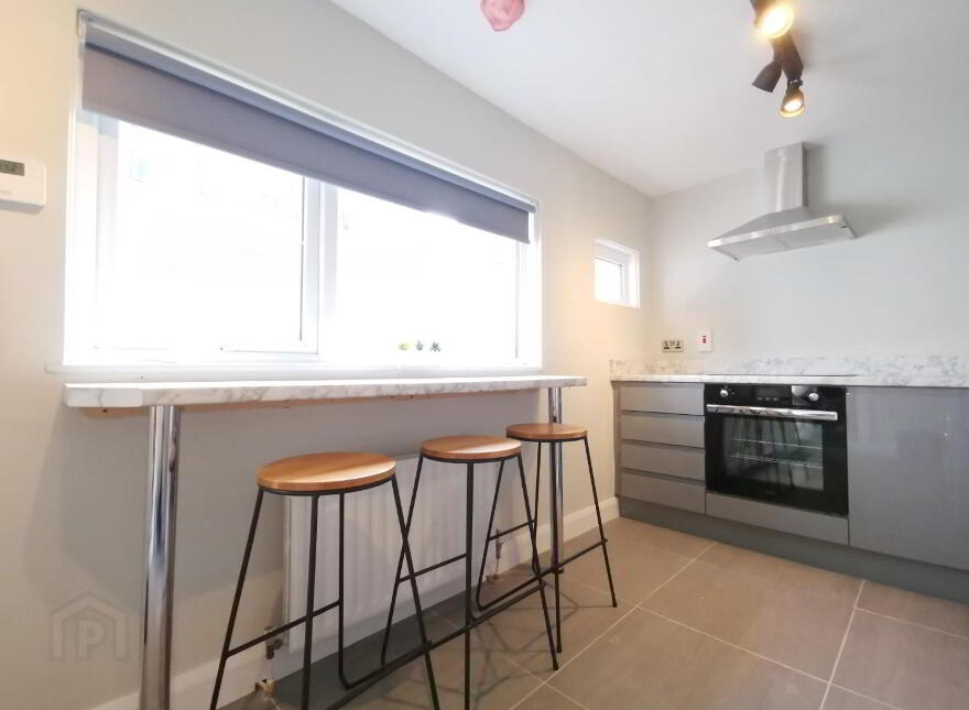 Room 1, 93 Bloomfield Avenue, Belfast, BT5 5AB