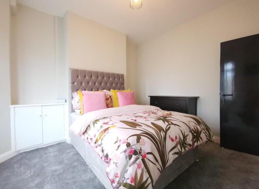 Room 1, 93 Bloomfield Avenue, Belfast, BT5 5AB