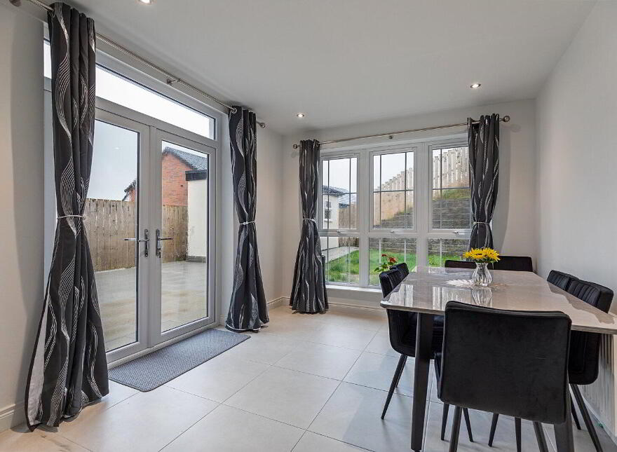 6 Mealough Gardens, Carryduff, Belfast, BT8 8SN