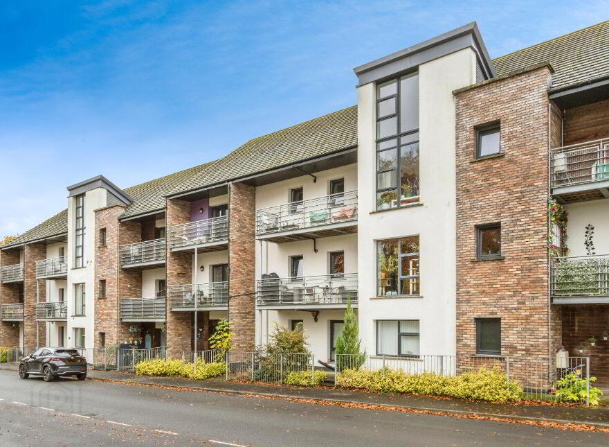 27 Woodbrook Green, Lisburn, BT28 2ZJ