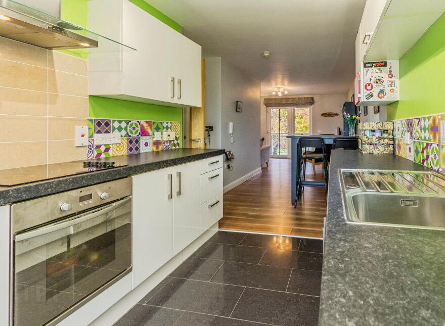 27 Woodbrook Green, Lisburn, BT28 2ZJ
