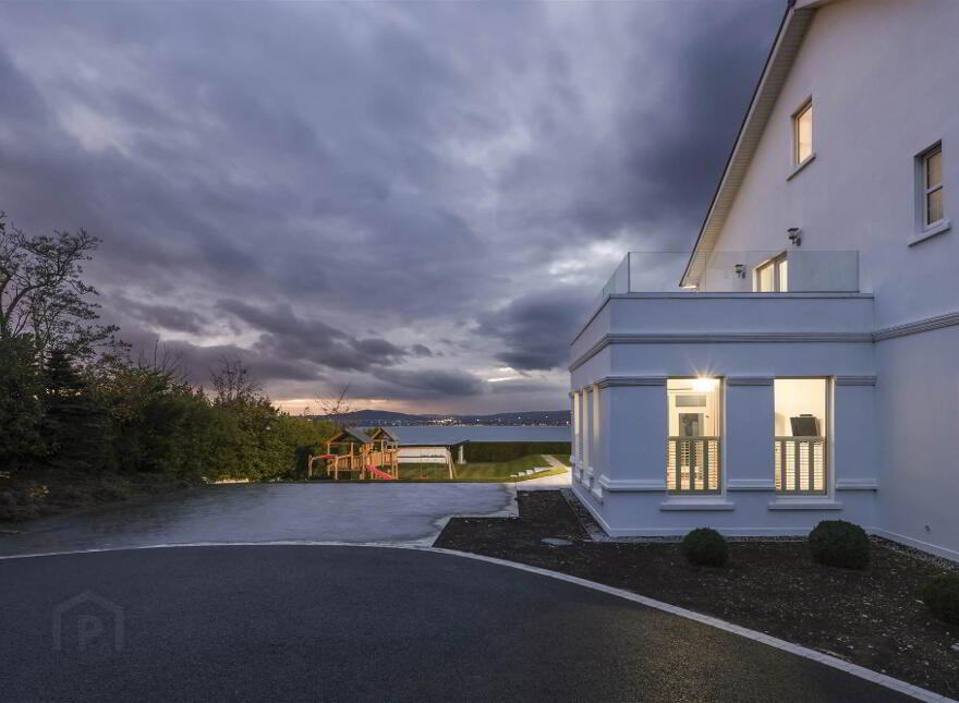 38 Ballymenoch Road, Holywood, BT18 0HN