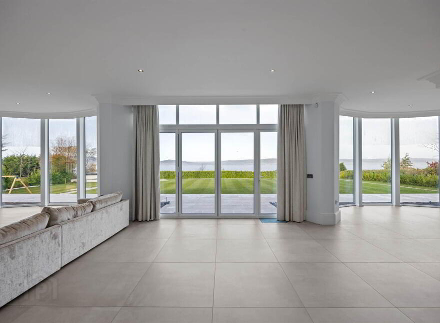 38 Ballymenoch Road, Holywood, BT18 0HN