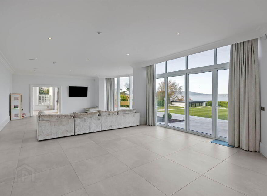38 Ballymenoch Road, Holywood, BT18 0HN