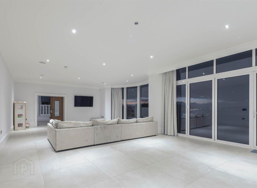 38 Ballymenoch Road, Holywood, BT18 0HN