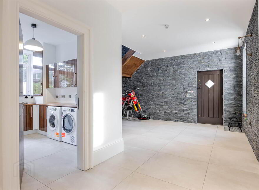 38 Ballymenoch Road, Holywood, BT18 0HN