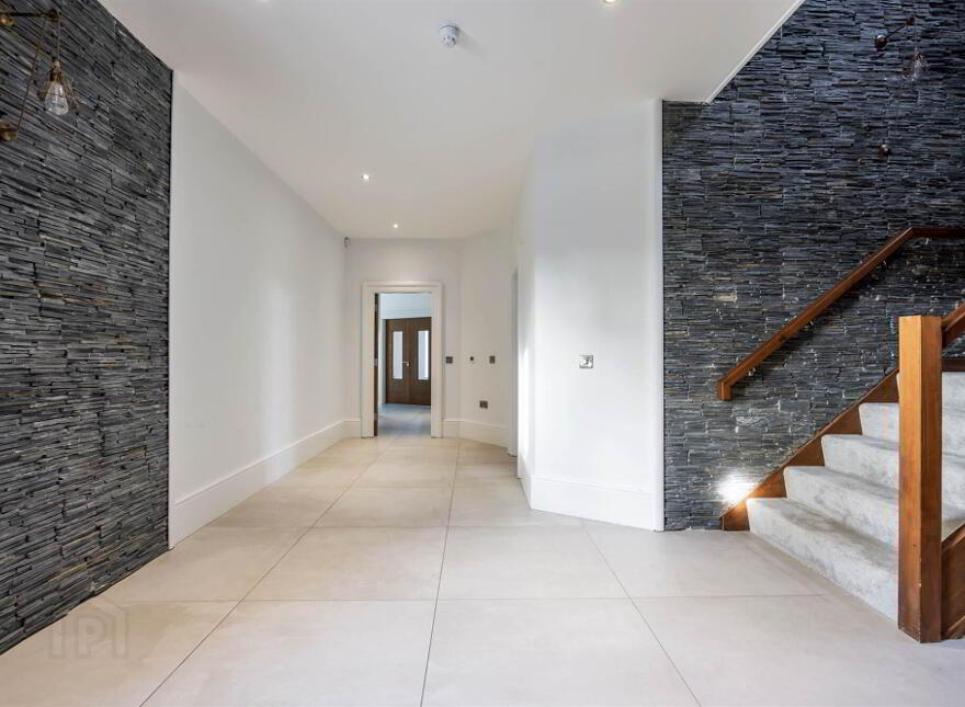 38 Ballymenoch Road, Holywood, BT18 0HN