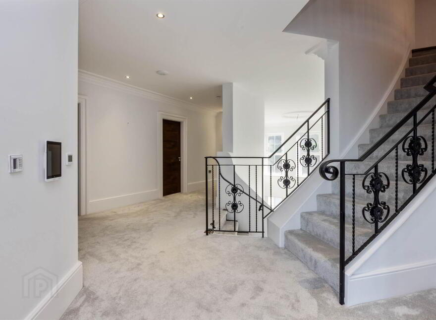 38 Ballymenoch Road, Holywood, BT18 0HN