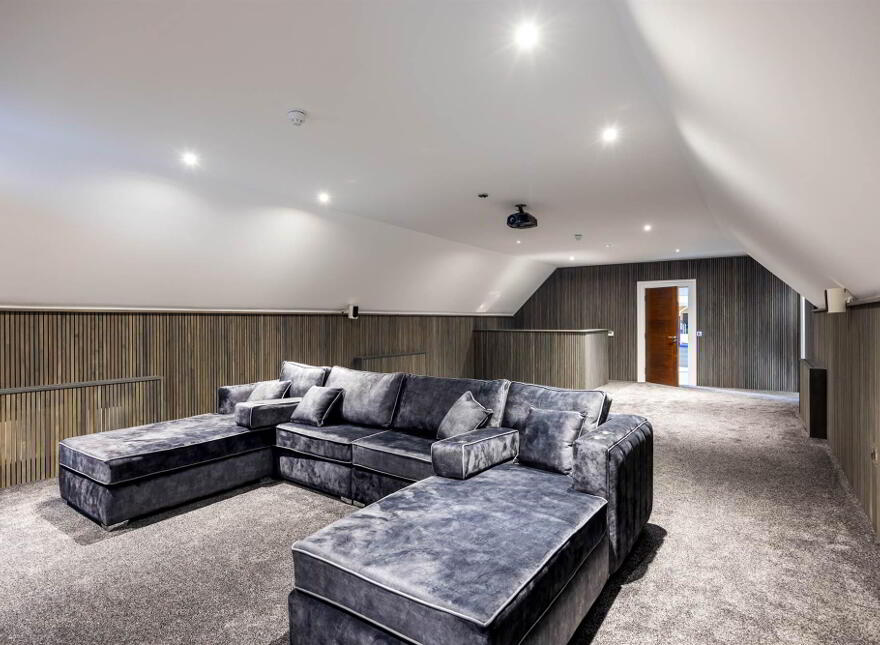 38 Ballymenoch Road, Holywood, BT18 0HN