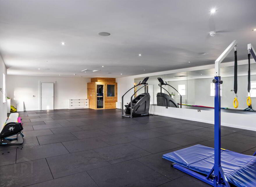 38 Ballymenoch Road, Holywood, BT18 0HN