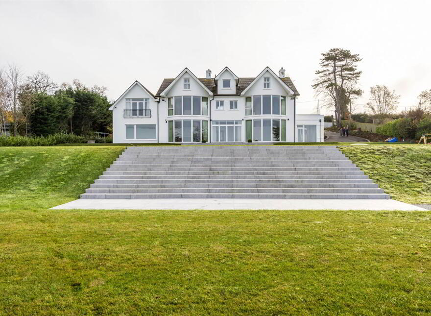 38 Ballymenoch Road, Holywood, BT18 0HN