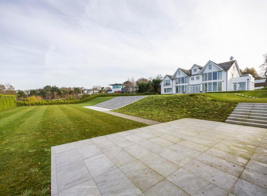 38 Ballymenoch Road, Holywood, BT18 0HN