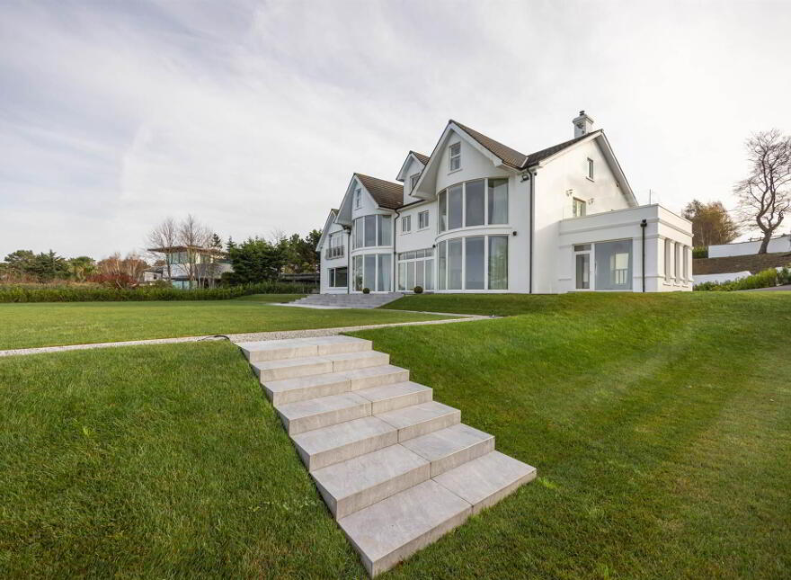 38 Ballymenoch Road, Holywood, BT18 0HN