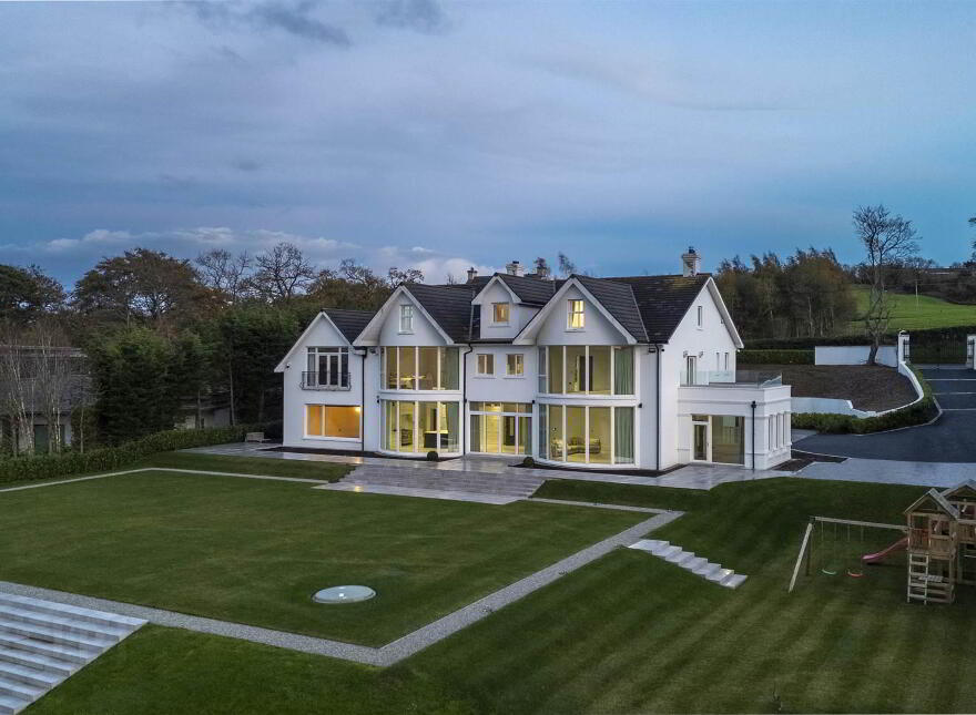 38 Ballymenoch Road, Holywood, BT18 0HN