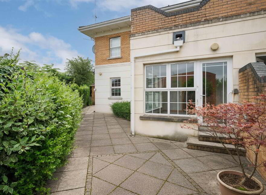 Apt 2 The Manor House, 14 Berkeley Hall Court, Lisburn, BT27 5QX