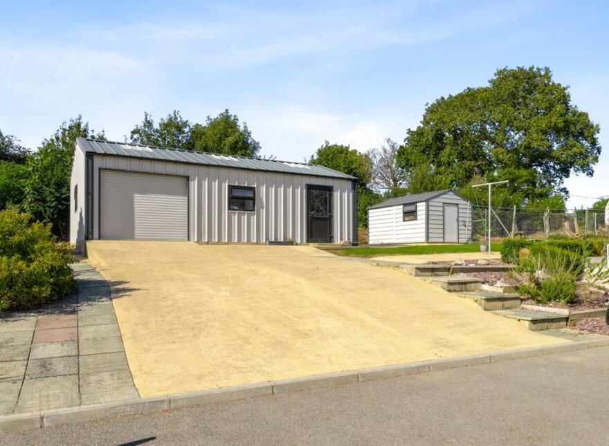 Railway House, Arklow Road, Gorey, Y25E6H3