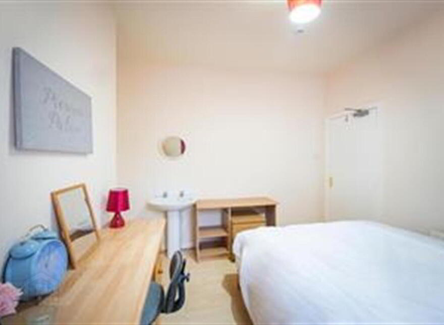 Room 1, 40 Nansen Street, Belfast, BT12 6AT