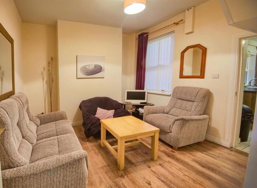 Room 2, 40 Nansen Street, Belfast, BT12 6AT