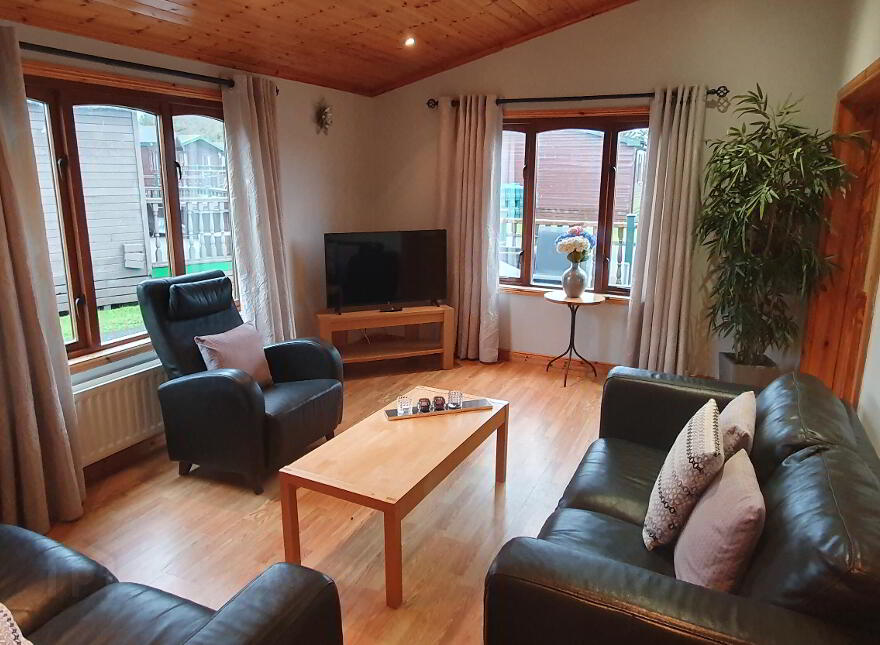 Cabin, 17 Mulroy Bay Resort, Kerrykeel