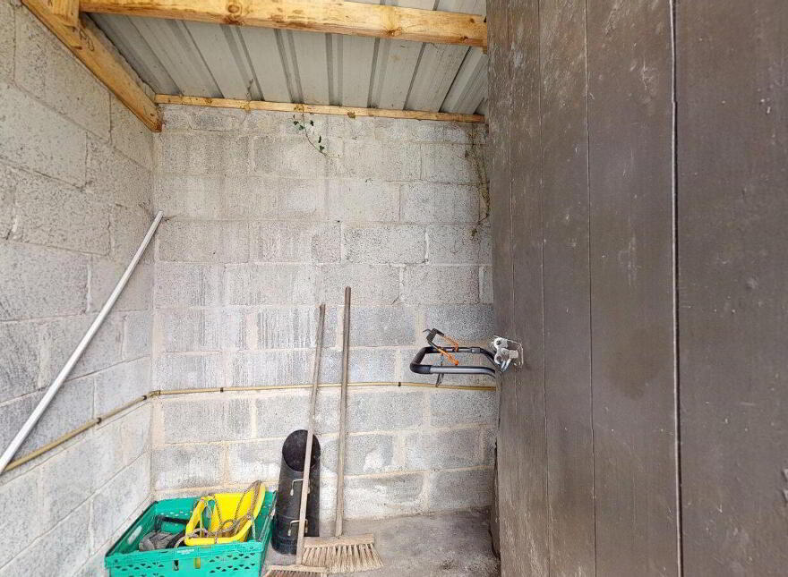 Church Lane, Pullinstown Big, Milehouse, Y21C898