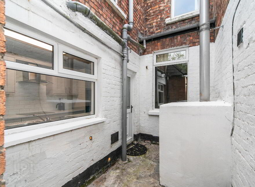 75 Ulsterville Gardens, Lisburn Road, Belfast, BT9 7BB
