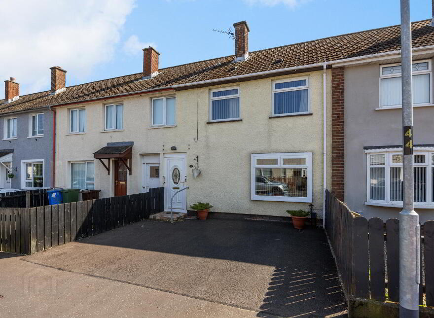 92 Hornbeam Road, Dunmurry, Belfast, BT17 9DN